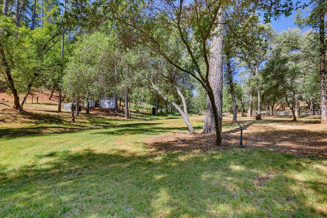 19407 Tiger Tail Rd, Grass Valley, CA 95949