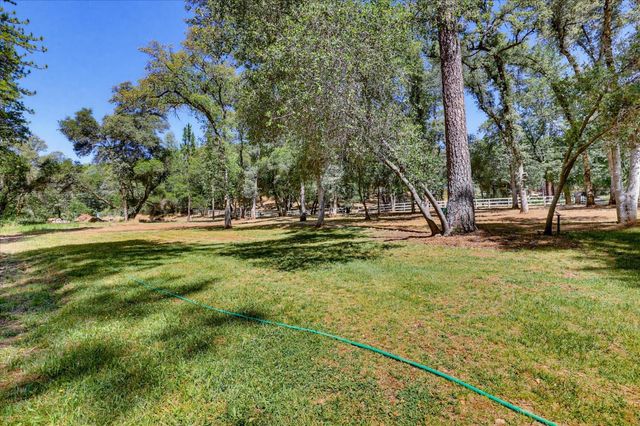 19407 Tiger Tail Rd, Grass Valley, CA 95949