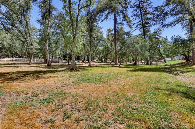 19407 Tiger Tail Rd, Grass Valley, CA 95949