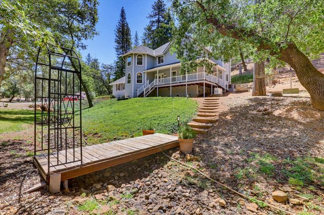 19407 Tiger Tail Rd, Grass Valley, CA 95949