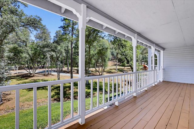 19407 Tiger Tail Rd, Grass Valley, CA 95949