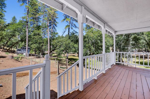 19407 Tiger Tail Rd, Grass Valley, CA 95949
