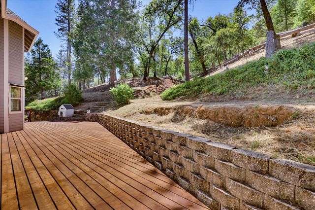 19407 Tiger Tail Rd, Grass Valley, CA 95949