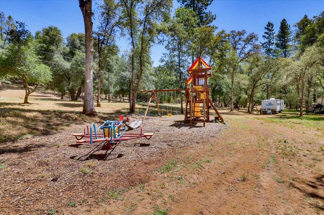 19407 Tiger Tail Rd, Grass Valley, CA 95949