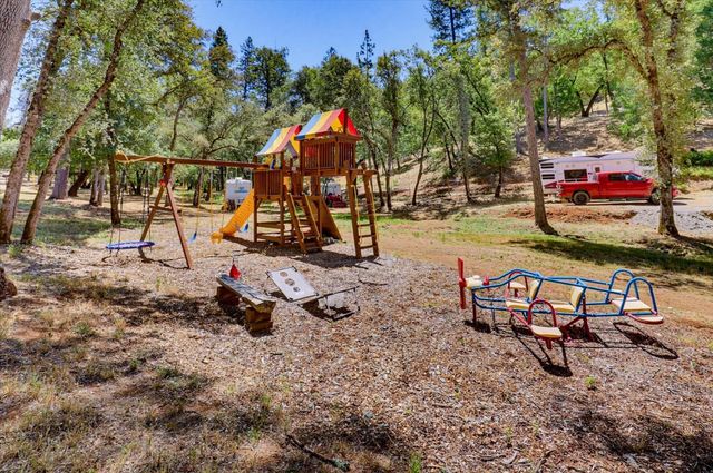 19407 Tiger Tail Rd, Grass Valley, CA 95949