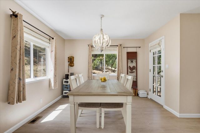 19407 Tiger Tail Rd, Grass Valley, CA 95949