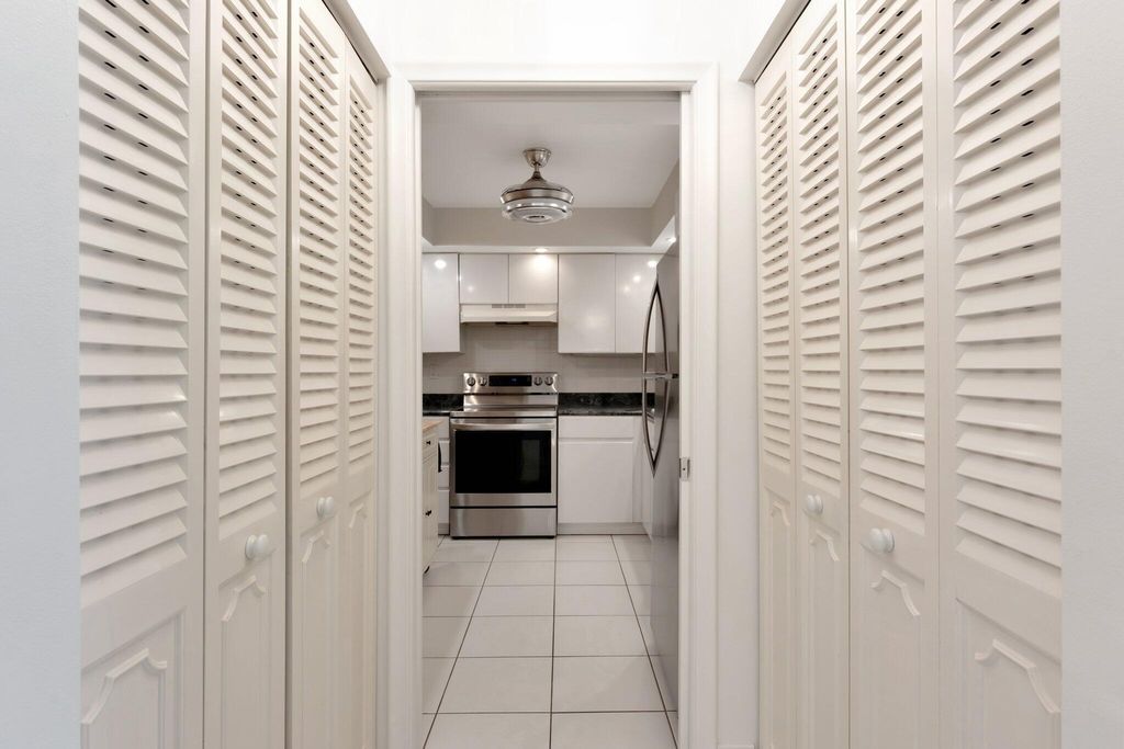 Image 10 of property listing at 3215 S Ocean Boulevard 703, Highland Beach, FL 33487