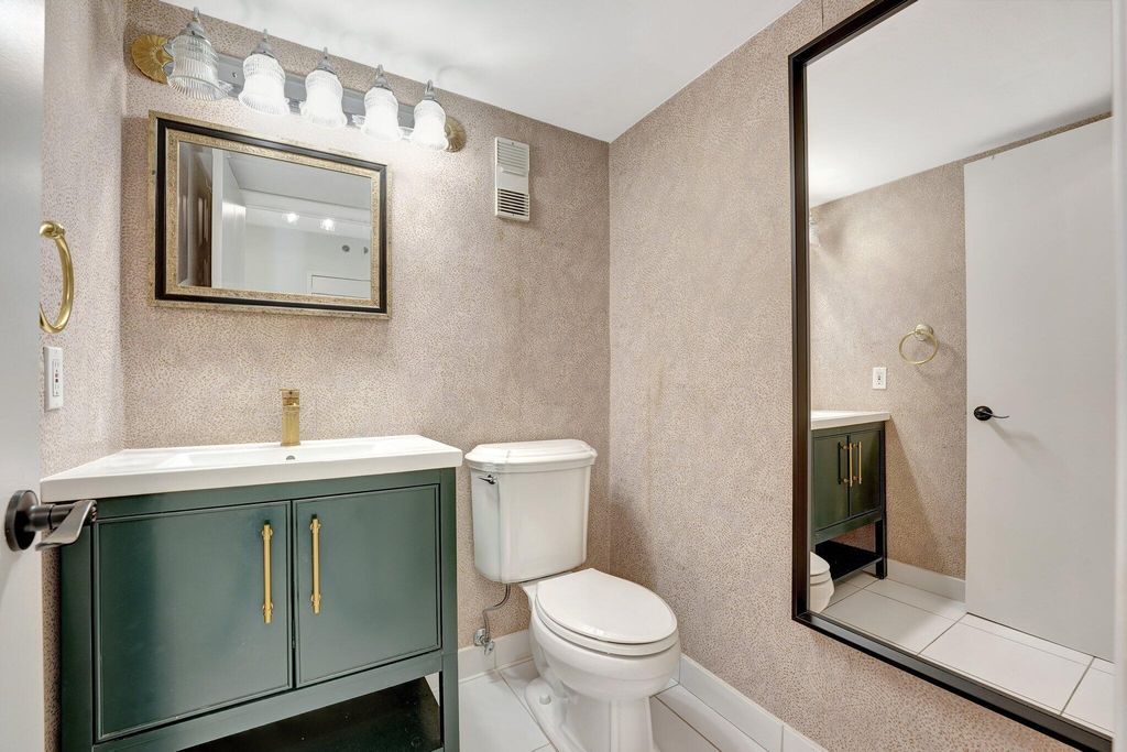 Image 19 of property listing at 3215 S Ocean Boulevard 703, Highland Beach, FL 33487