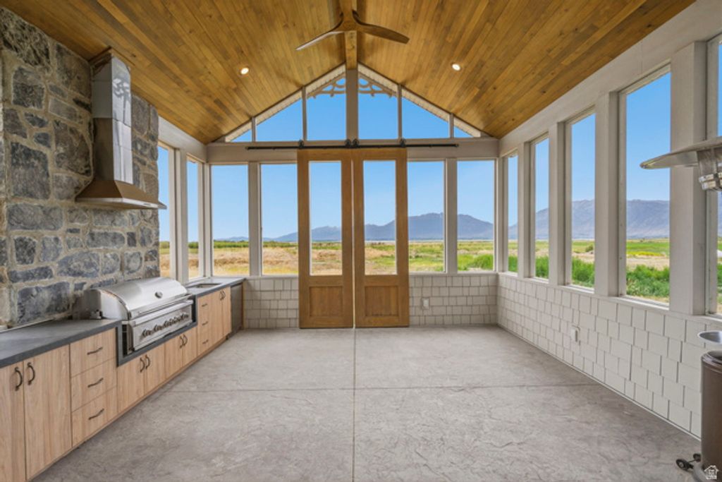 Image 46 of property listing at 2484 W 4000 S, Spanish Fork, UT 84660