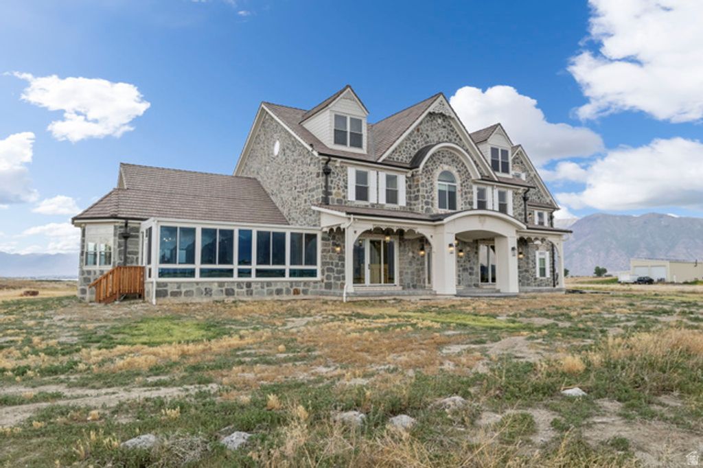 Image 6 of property listing at 2484 W 4000 S, Spanish Fork, UT 84660