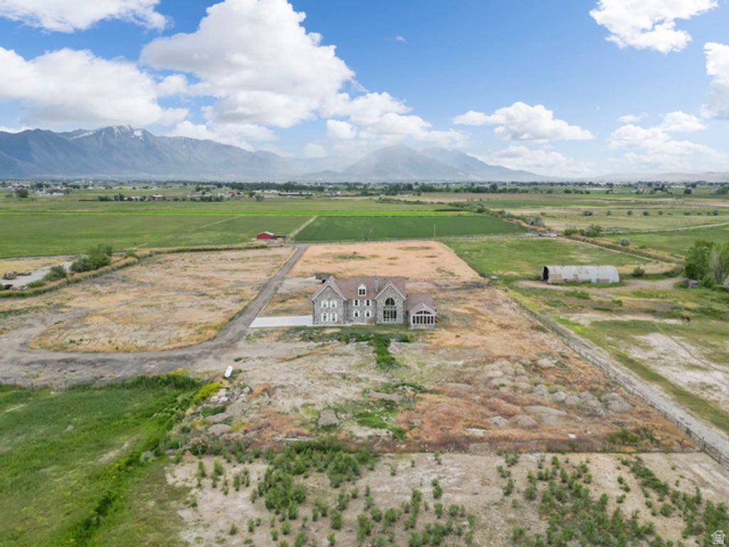 Image 100 of property listing at 2484 W 4000 S, Spanish Fork, UT 84660