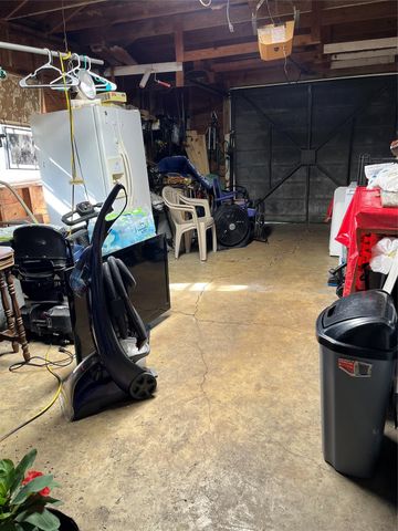 329 N Live Oak St Street N, Blessing, TX 77419