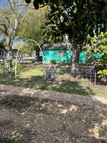 329 N Live Oak St Street N, Blessing, TX 77419