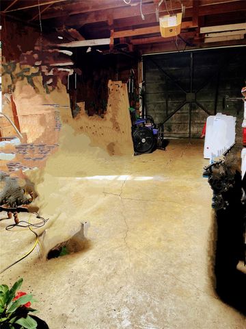 329 N Live Oak St Street N, Blessing, TX 77419