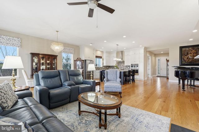 109 WAX WING CT, Lake Frederick, VA 22630