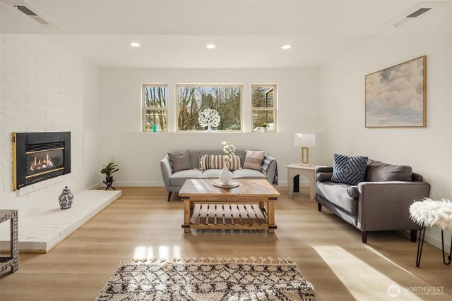 727 198th Place SE, Bothell, WA 98012