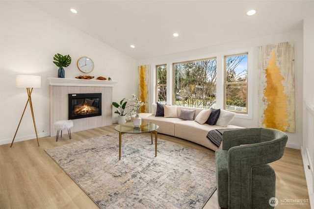 727 198th Place SE, Bothell, WA 98012