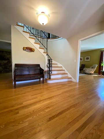357 Roberts Road, Inverness, IL 60010