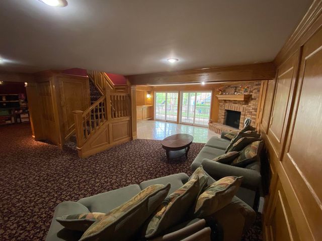 357 Roberts Road, Inverness, IL 60010