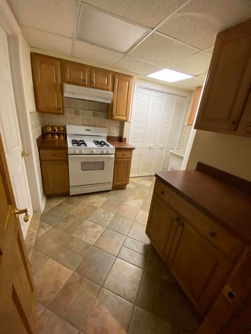 357 Roberts Road, Inverness, IL 60010