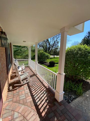 357 Roberts Road, Inverness, IL 60010