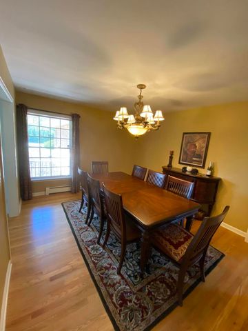357 Roberts Road, Inverness, IL 60010