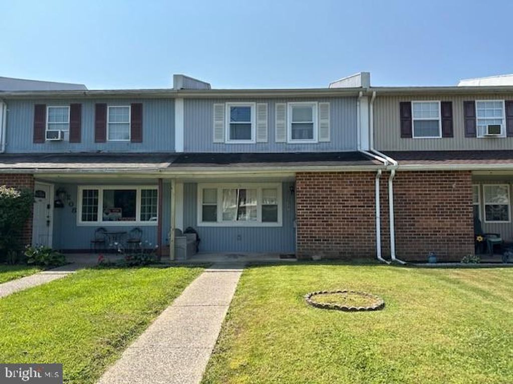 207 HYACINTH CT, Quakertown, PA 18951