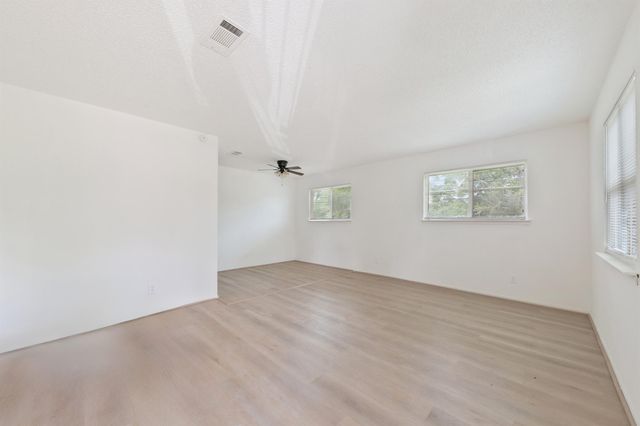 700 Lyle West Avenue B, Cleveland, TX 77327