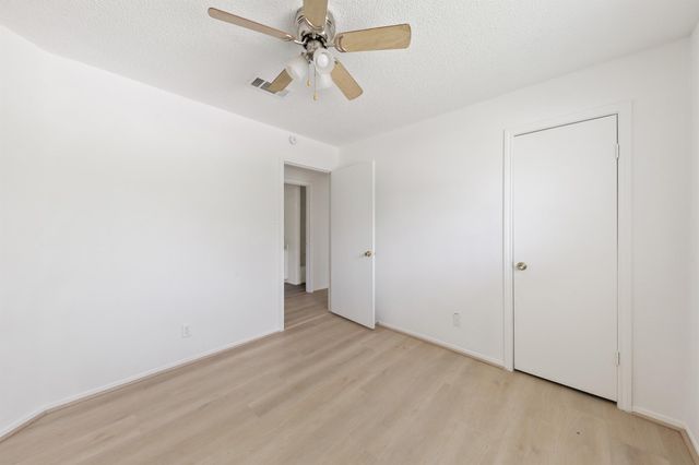 700 Lyle West Avenue B, Cleveland, TX 77327