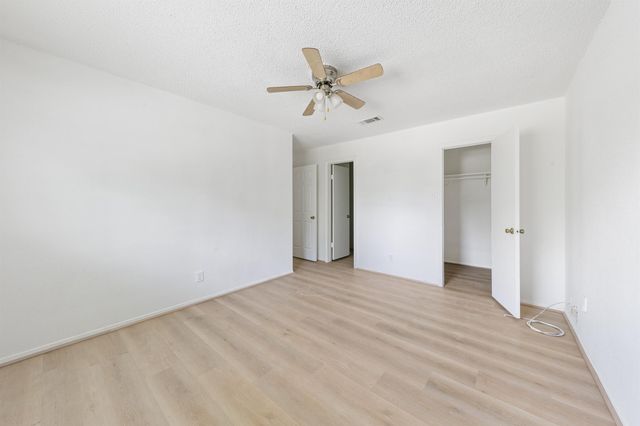 700 Lyle West Avenue B, Cleveland, TX 77327