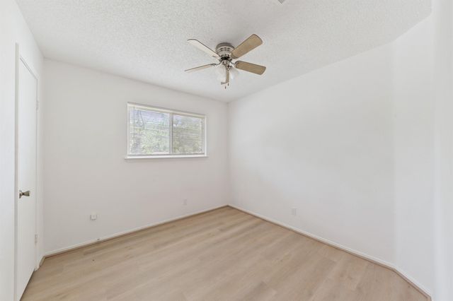 700 Lyle West Avenue B, Cleveland, TX 77327