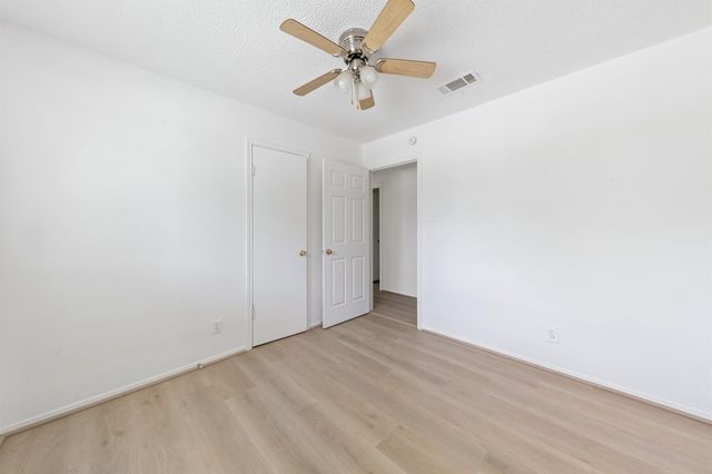 700 Lyle West Avenue B, Cleveland, TX 77327