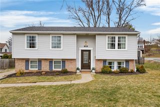 208 Woodhaven Dr, South Fayette, PA 15017