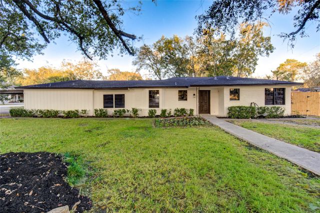 205 Morningside Drive, Friendswood, TX 77546