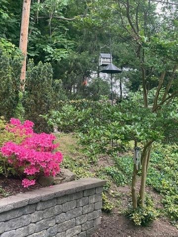 145 Shore Road, Manhasset, NY 11030