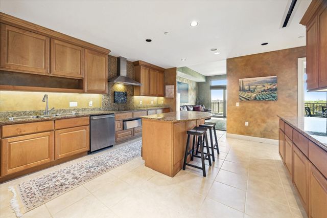 1000 Uptown Park Boulevard 93, Houston, TX 77056