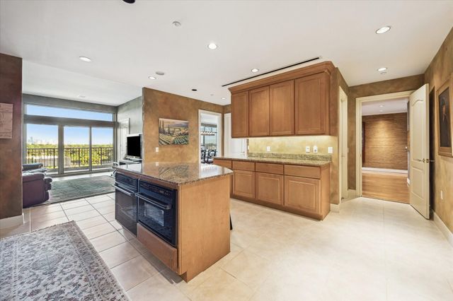 1000 Uptown Park Boulevard 93, Houston, TX 77056