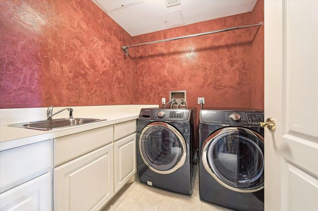 1000 Uptown Park Boulevard 93, Houston, TX 77056