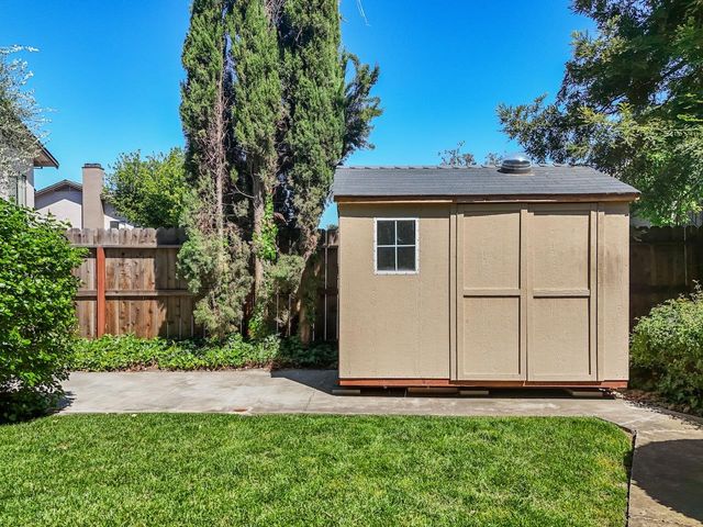 244 Laurelwood Cir, Manteca, CA 95336