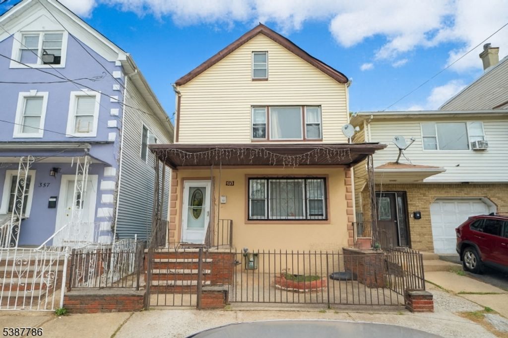 555 Fulton St, Elizabeth City, NJ 07206