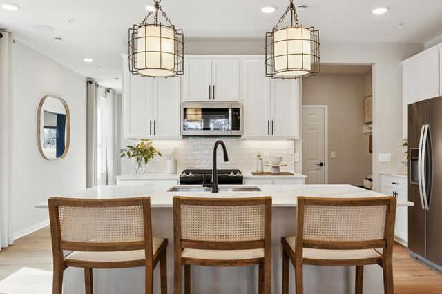 9312 Larimar Trail, Eden Prairie, MN 55347