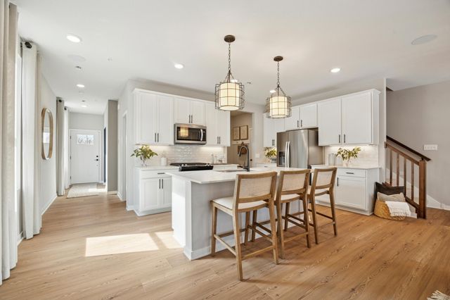 9312 Larimar Trail, Eden Prairie, MN 55347