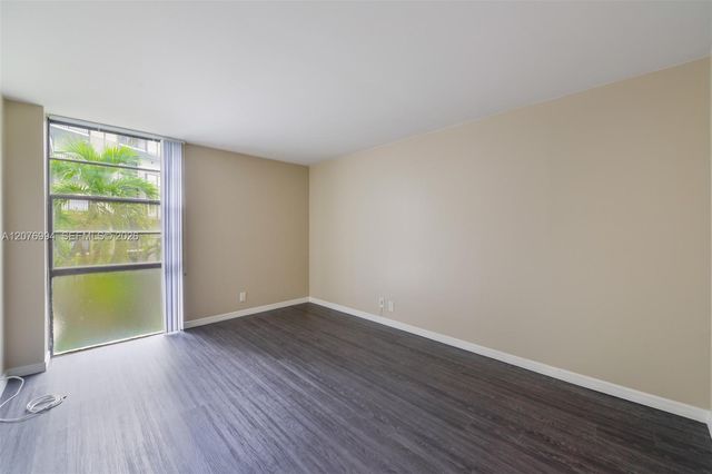 20500 W Country Club Drive 406, Aventura, FL 33180