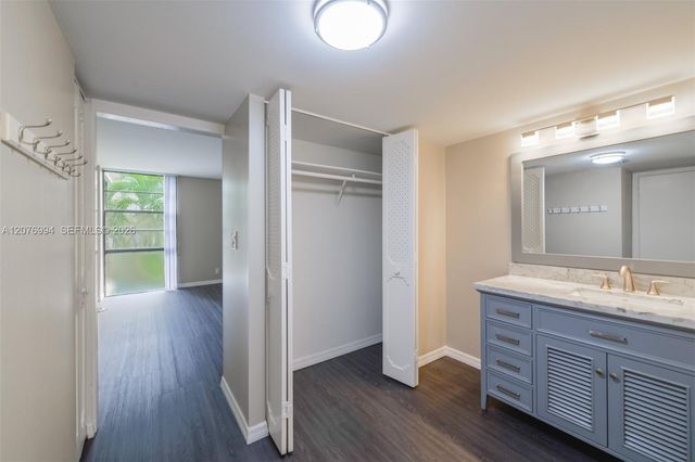 20500 W Country Club Drive 406, Aventura, FL 33180