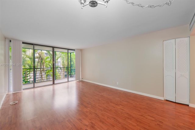 20500 W Country Club Drive 406, Aventura, FL 33180
