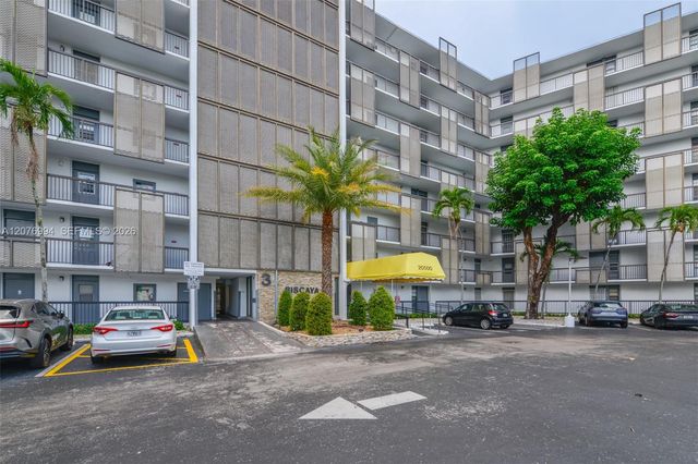 20500 W Country Club Drive 406, Aventura, FL 33180