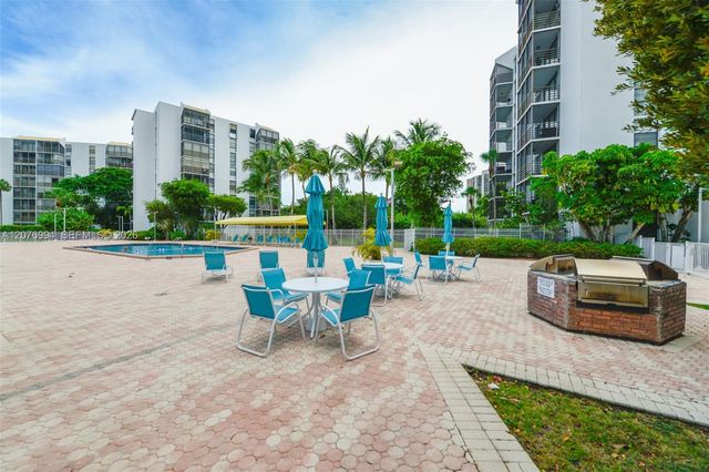 20500 W Country Club Drive 406, Aventura, FL 33180