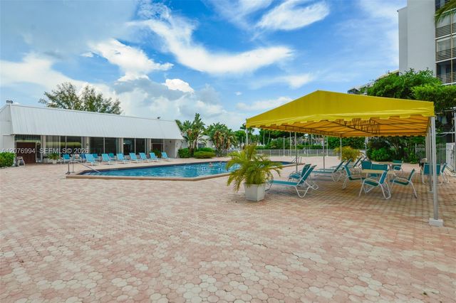 20500 W Country Club Drive 406, Aventura, FL 33180