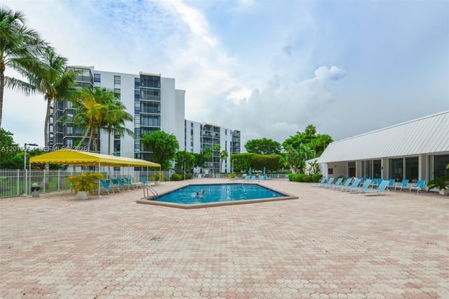 20500 W Country Club Drive 406, Aventura, FL 33180