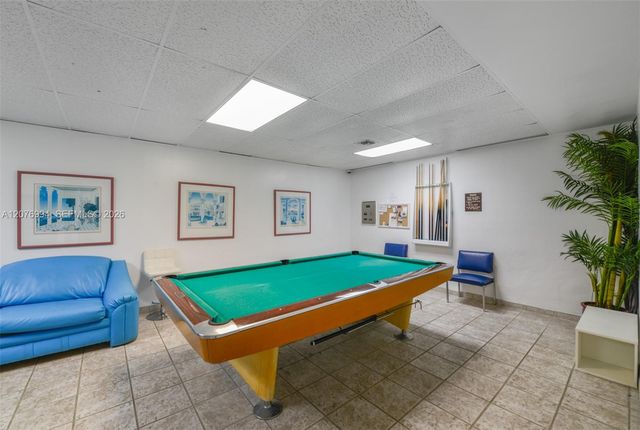 20500 W Country Club Drive 406, Aventura, FL 33180